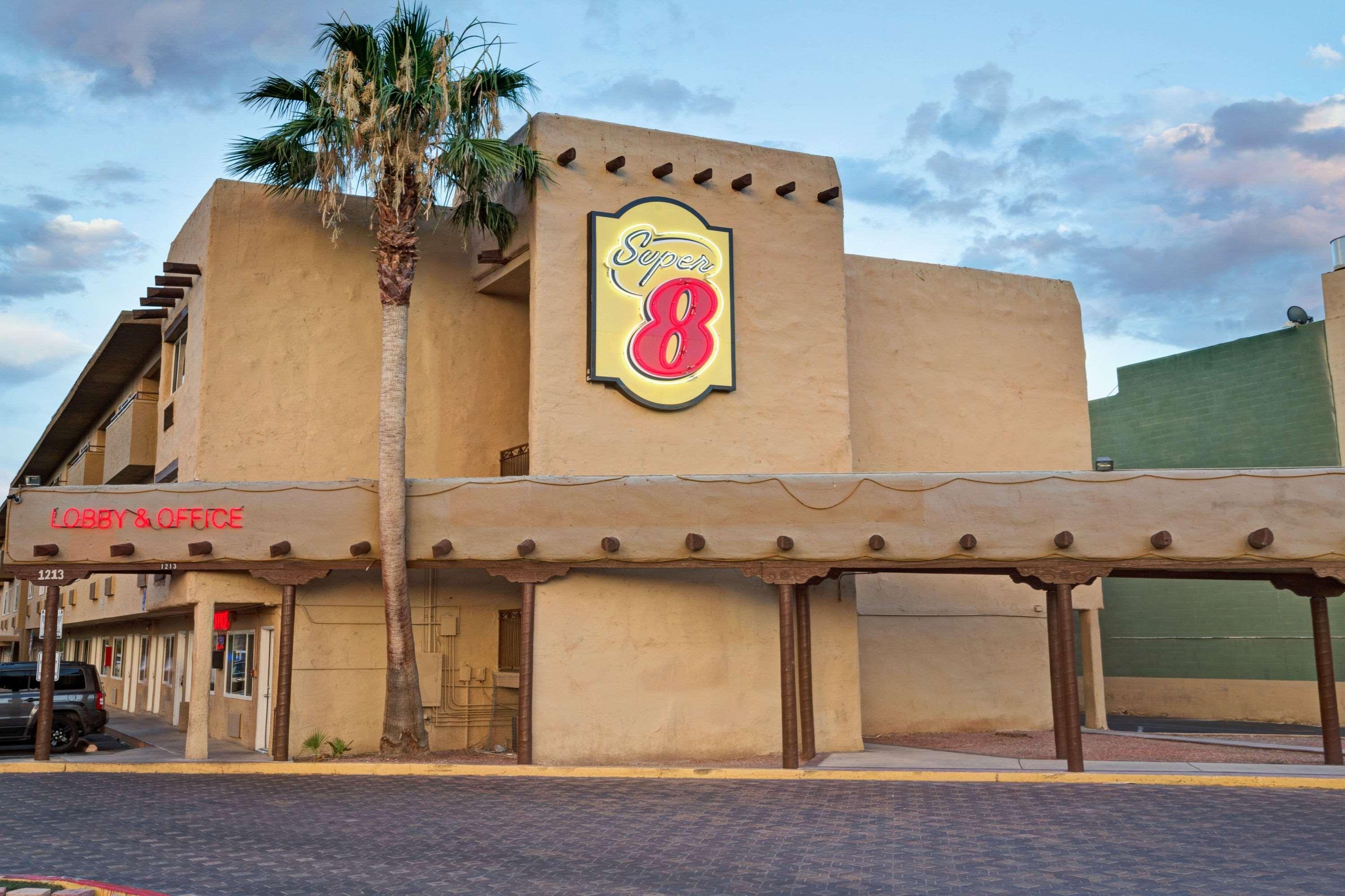 Super 8 By Wyndham Las Vegas North Strip/Fremont St. Area Eksteriør bilde