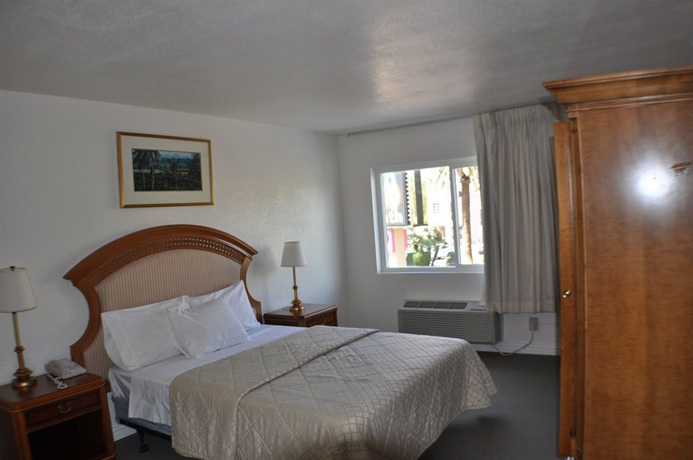 Super 8 By Wyndham Las Vegas North Strip/Fremont St. Area Eksteriør bilde