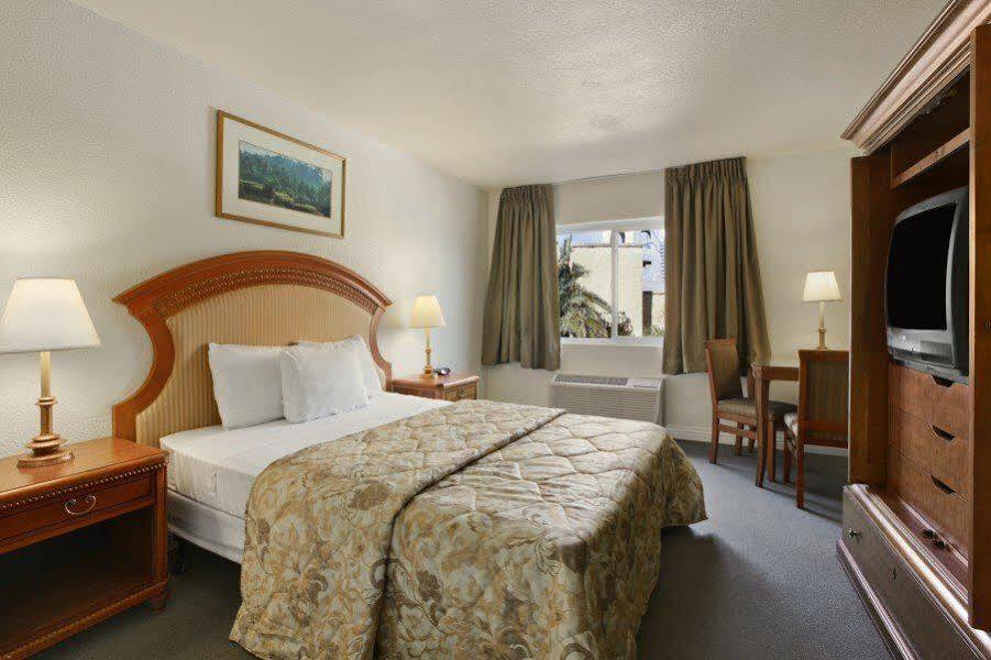Super 8 By Wyndham Las Vegas North Strip/Fremont St. Area Eksteriør bilde
